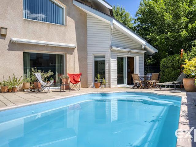 Villa avec piscine et jardin