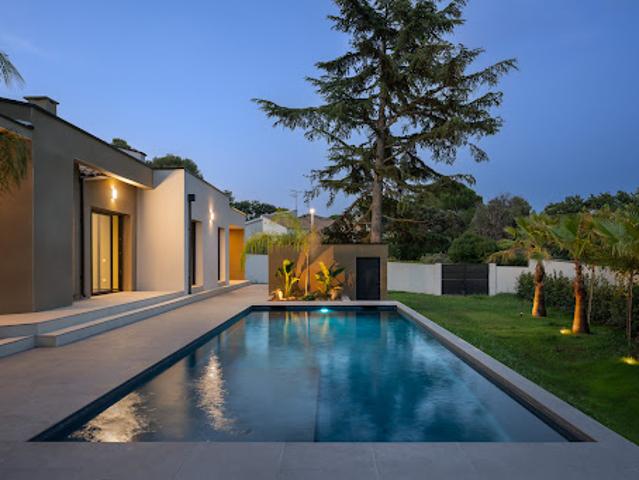 Villa avec piscine et jardin
