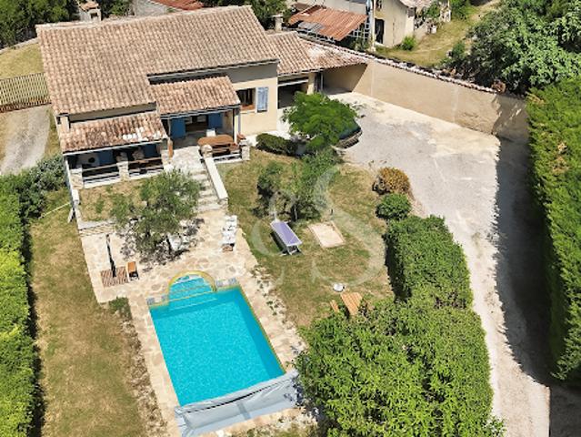 Villa avec piscine et jardin