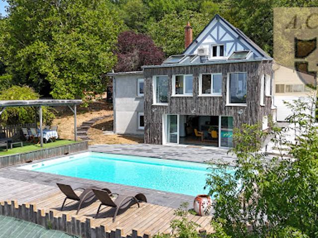 Villa avec piscine et jardin