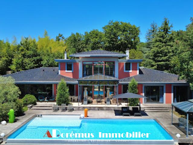 Villa avec piscine et jardin