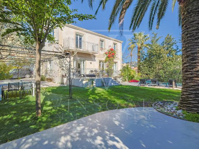 Villa avec piscine et jardin