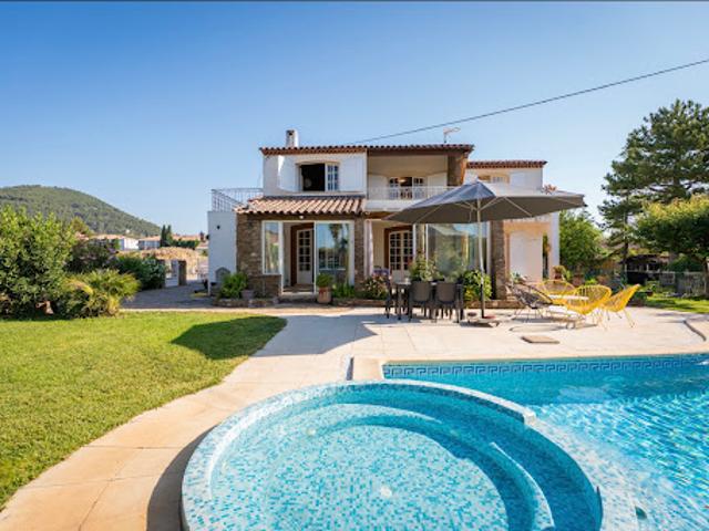 Villa avec piscine et jardin