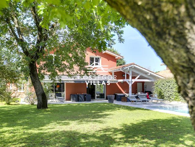 Villa avec piscine et jardin