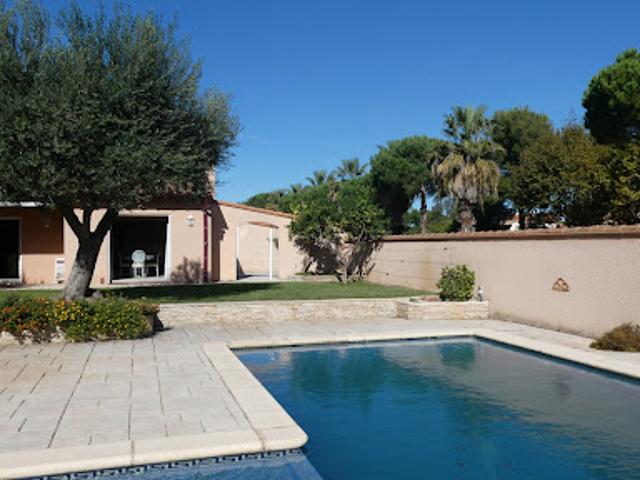 Villa avec piscine et jardin