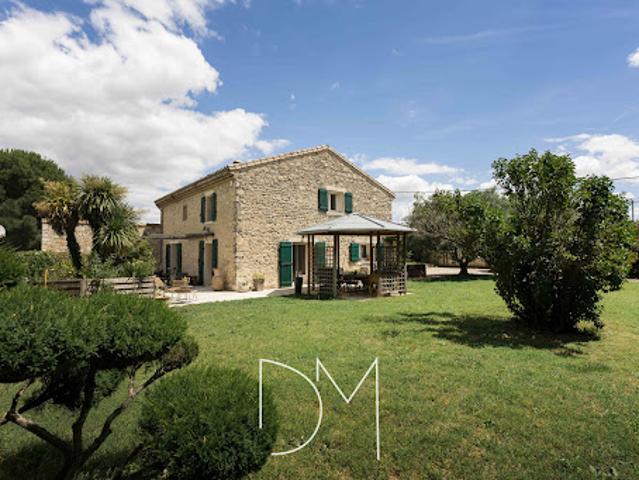 Villa avec piscine et jardin