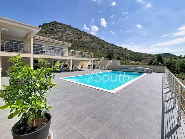 Villa avec piscine et jardin