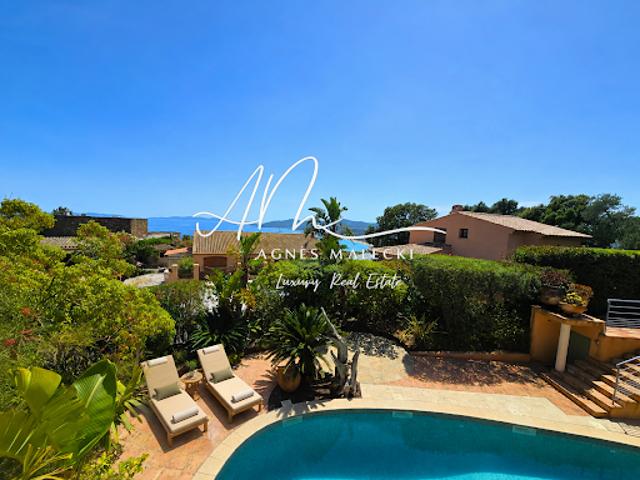 Villa avec piscine et jardin