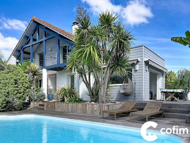 Villa avec piscine et jardin