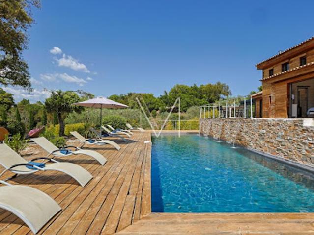 Villa avec piscine et jardin