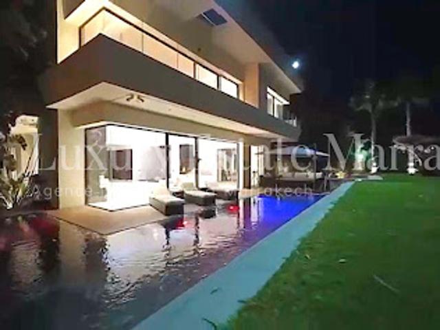 Villa avec piscine et jardin