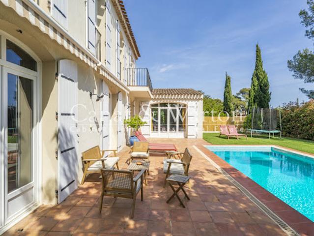 Villa avec piscine et jardin