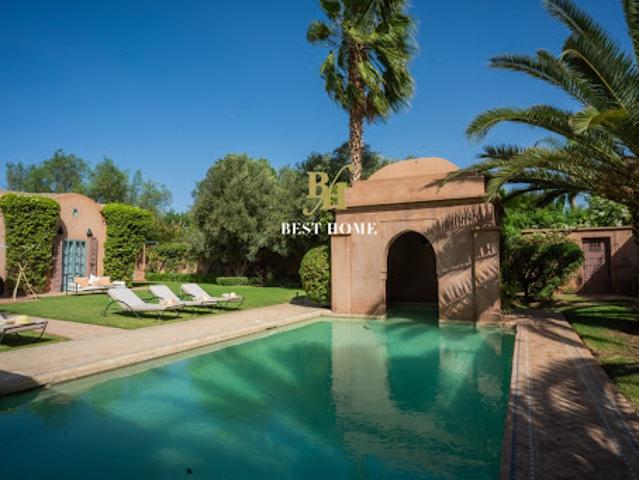 Villa avec piscine et jardin