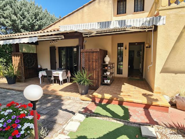 Villa avec piscine et jardin