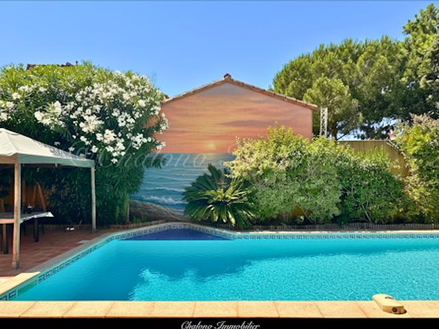 Villa avec piscine et jardin
