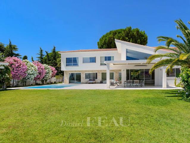 Villa avec piscine et jardin