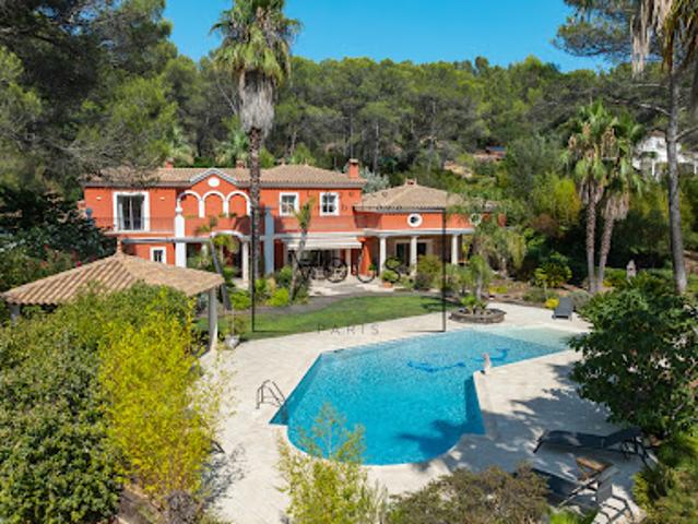 Villa avec piscine et jardin