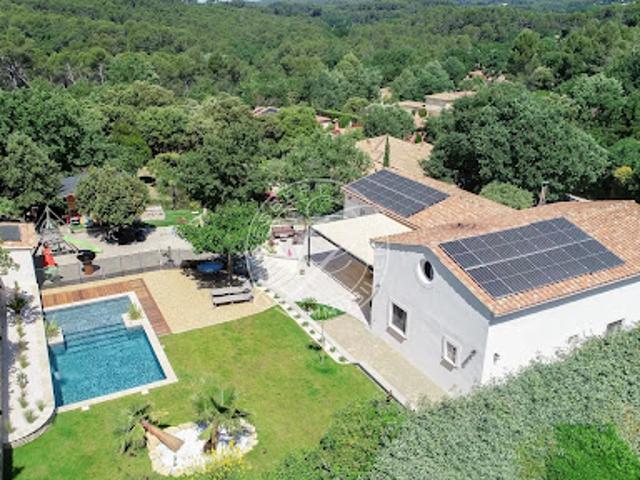Villa avec piscine et jardin