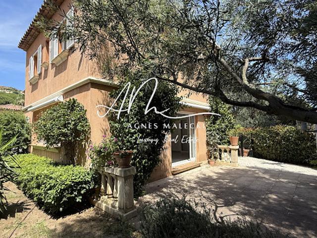 Villa avec piscine et jardin