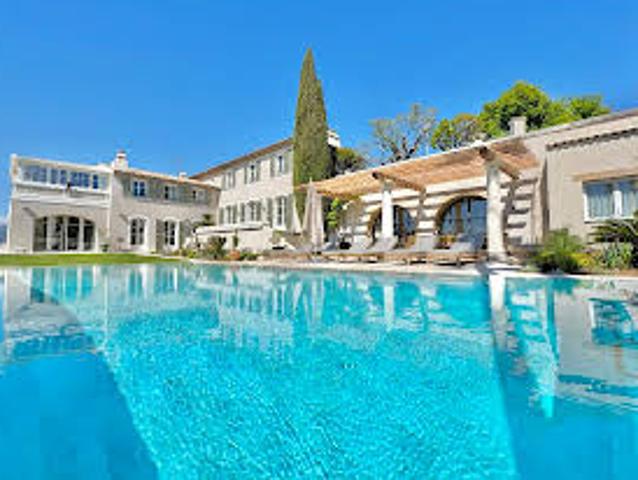 Villa avec piscine et jardin