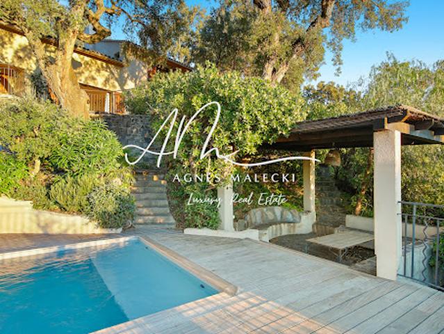 Villa avec piscine et jardin