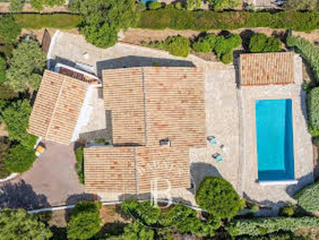 Villa avec piscine et jardin
