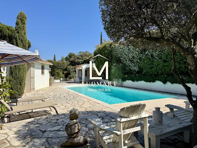 Villa avec piscine et jardin