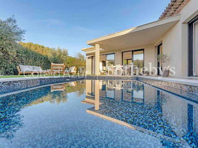 Villa avec piscine et jardin