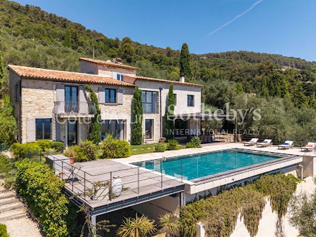 Villa avec piscine et jardin
