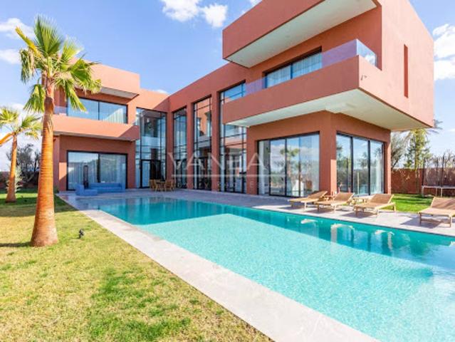 Villa avec piscine et jardin