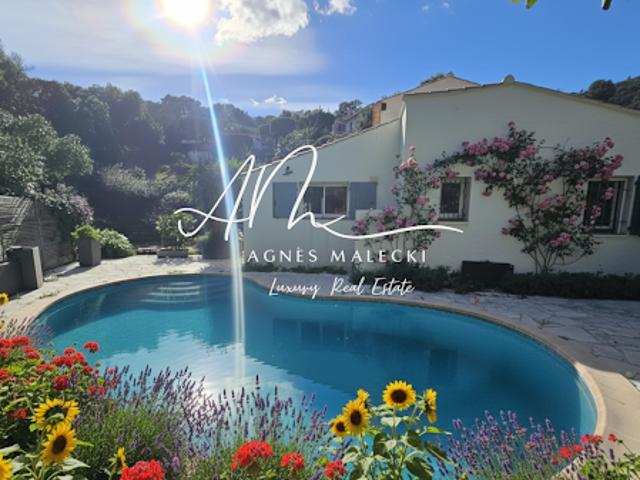 Villa avec piscine et jardin