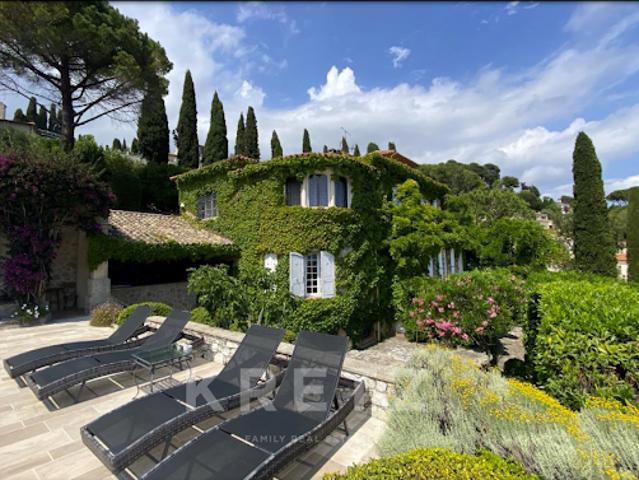 Villa avec piscine et jardin