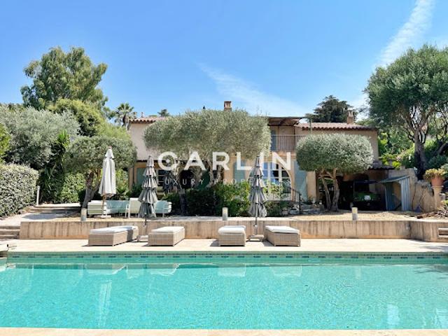 Villa avec piscine et jardin