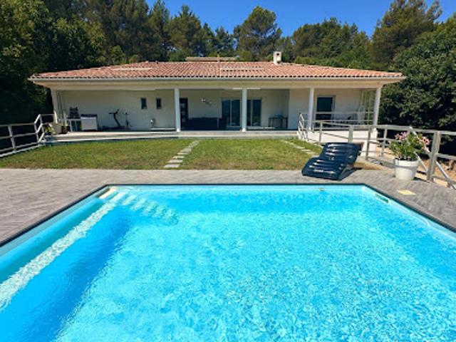 Villa avec piscine et jardin