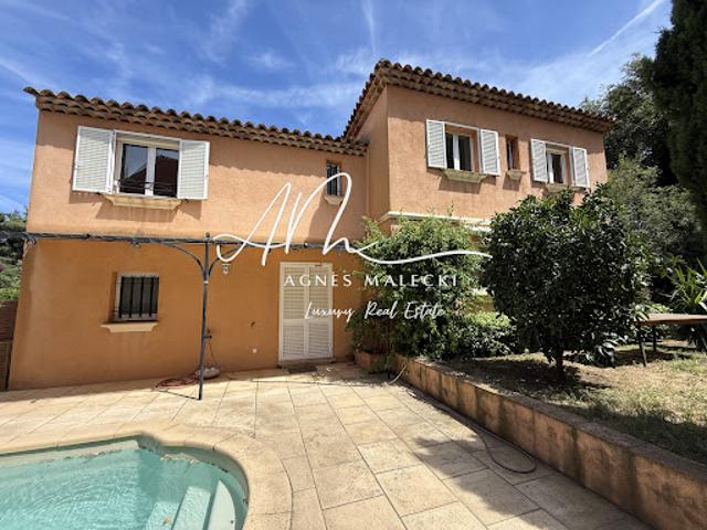 Villa avec piscine et jardin
