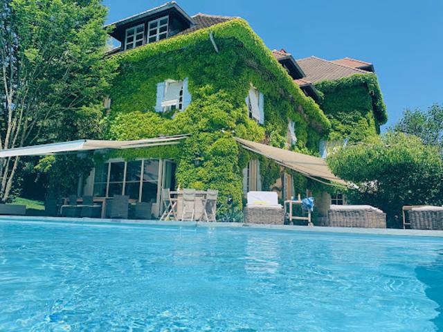 Villa avec piscine et jardin