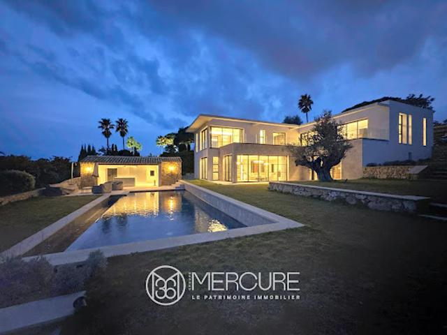 Villa avec piscine en bord de mer