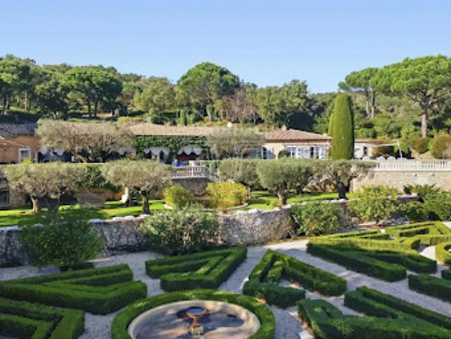 Villa avec piscine et jardin