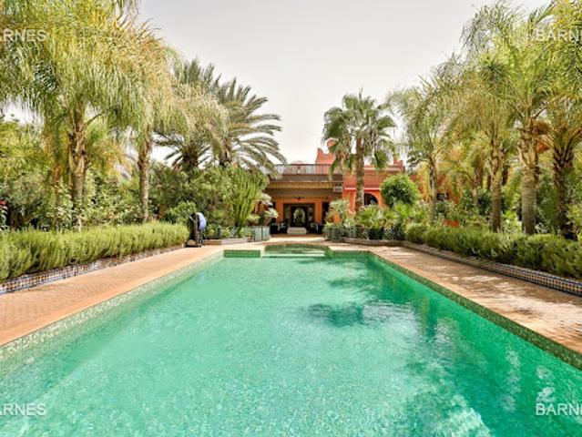 Villa avec piscine et jardin