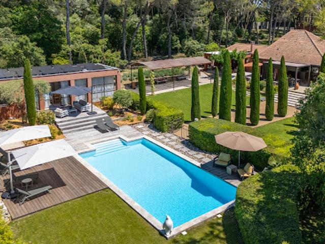 Villa avec piscine et jardin