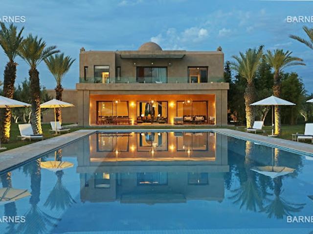 Villa avec piscine et jardin