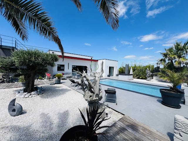 Villa avec piscine et jardin