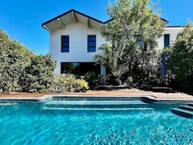 Villa avec piscine et jardin