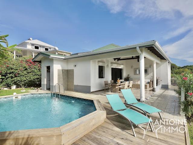 Villa avec piscine et terrasse
