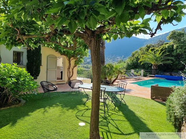 Villa avec piscine et jardin