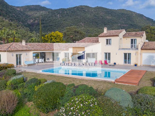 Villa avec piscine et jardin