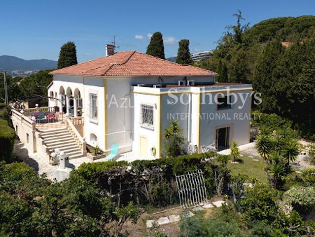 Villa avec piscine et jardin