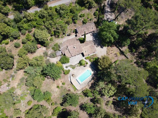 Villa avec piscine et jardin