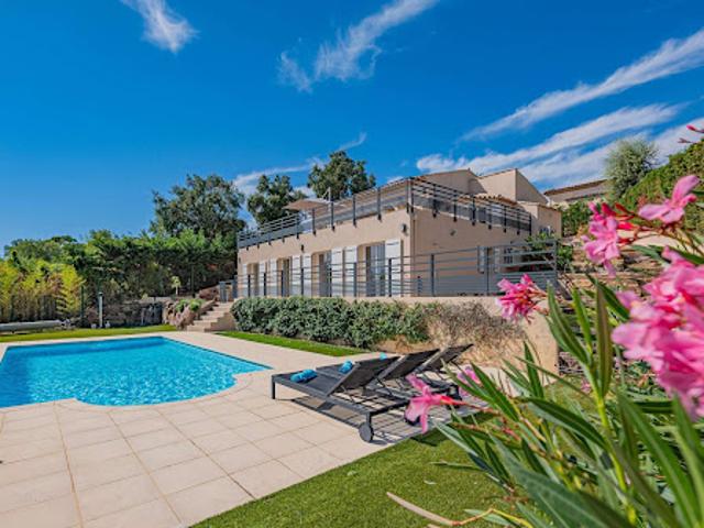 Villa avec piscine et jardin