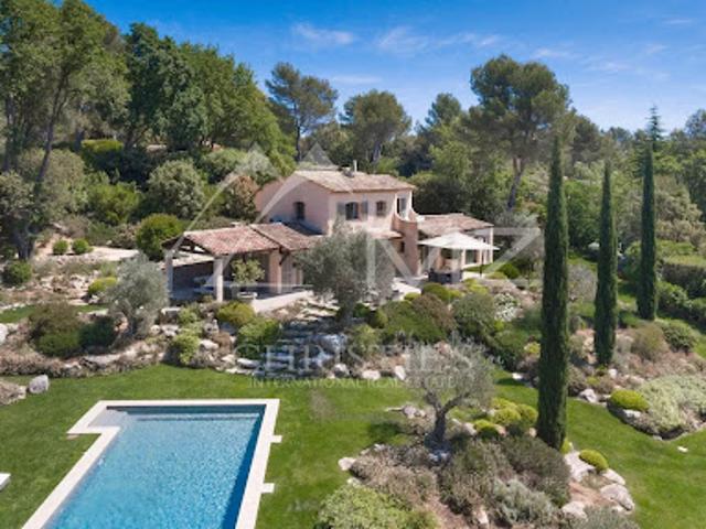 Villa avec piscine et jardin
